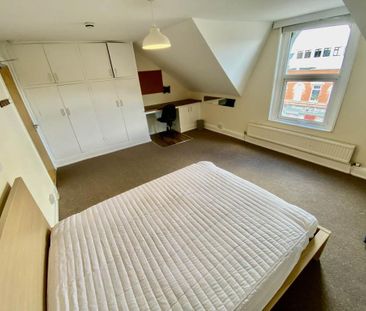 4 bedroom flat to rent - Photo 6