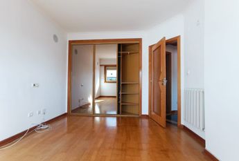 Apartamento T3 com Terraço Privativo para Arrendamento em Nova Queijas