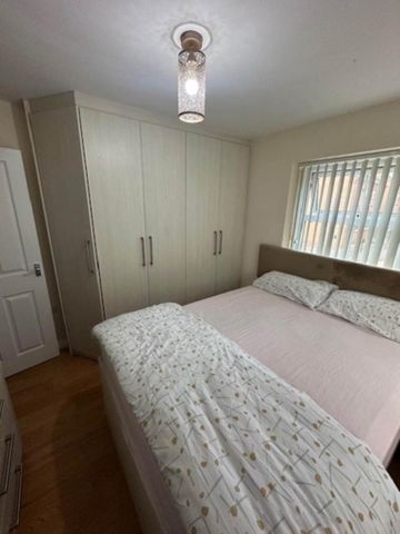 3 bedroom end of terrace house to rent - Photo 5