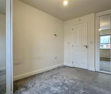 3 bedroom semi-detached house to rent - Photo 6