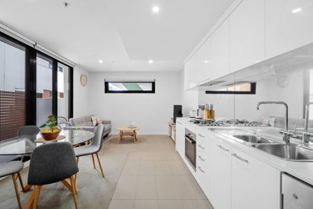 Perfect blend of style, comfort, and convenience. - Photo 2