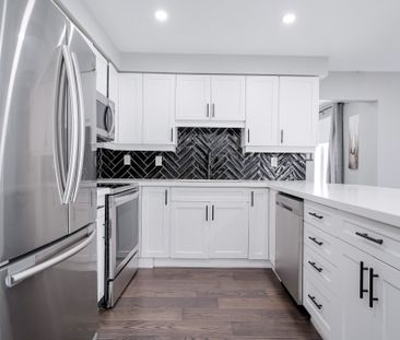 For Lease - 10 Maplewood Drive, Whitby, Ontario - Photo 6