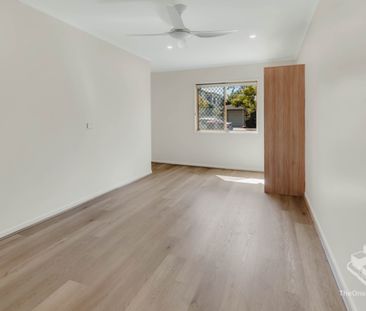 Fully Renovated Home in the Heart of Woolloongabba. Aircon in every... - Photo 5