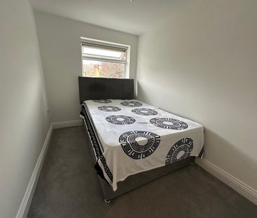 3 Bed Terraced House, Manor Road, E17 - Photo 2