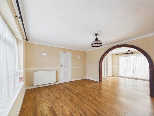 3 bedroom semi-detached house to rent - Photo 1