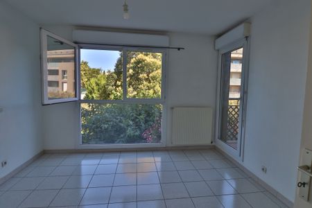 Location Appartement 2 pièces 46m² NIMES 30000 - Photo 2