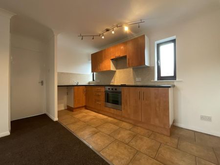 1 bedroom ground floor flat to rent - Photo 2