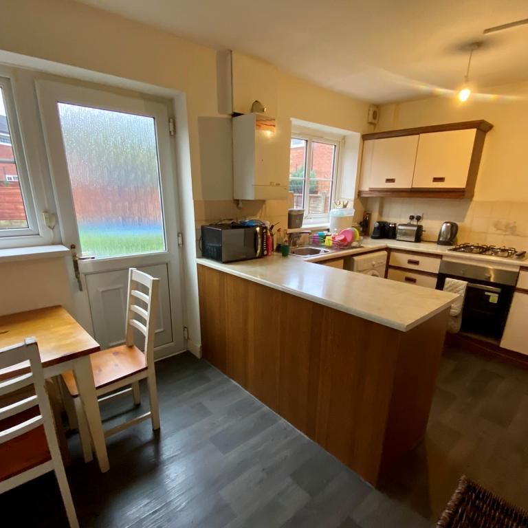 3 bedroom semi-detached house to rent - Photo 1