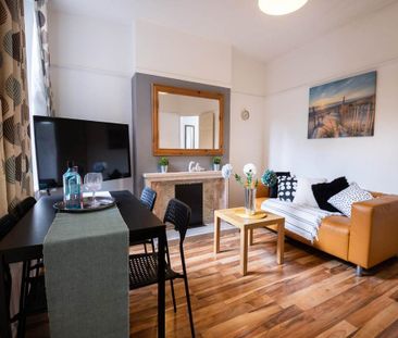 6 bedroom house to rent - Photo 2