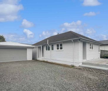 ASHBURTON, HEATPUMP, LOG BURNER - Photo 5