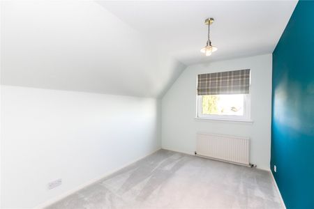 4 bedroom detached house to rent - Photo 4