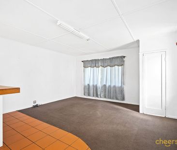 Spacious Family Home! Prime Location! - Photo 2