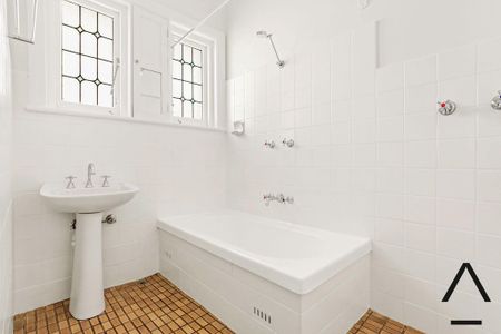 BEAUTIFUL ART DECO APARTMENT - Photo 2