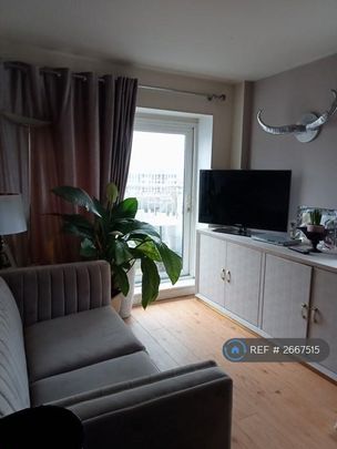 1 bedroom in a flat share to rent - Photo 1