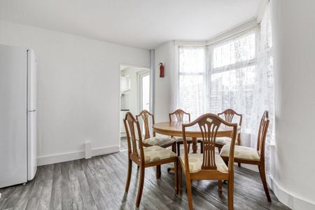 4 bedroom property to rent - Photo 2