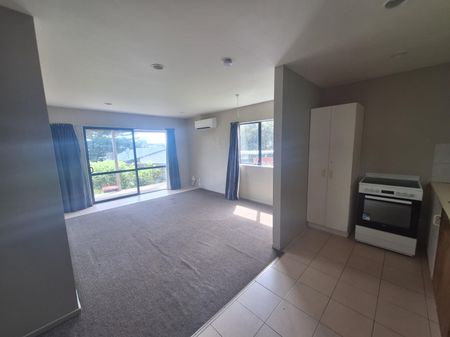 Two weeks rent free - Three Bedroom Home - Photo 3