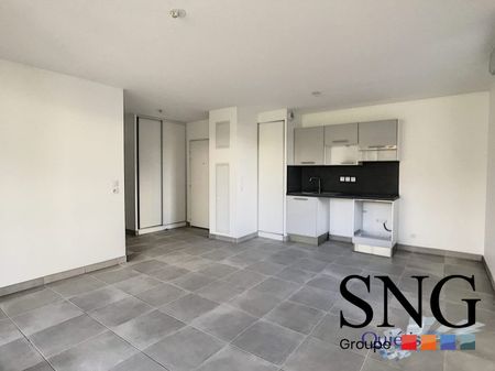 T3 AVEC JARDIN, TERRASSE ET 2 PARKINGS - Photo 3