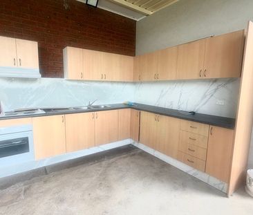 Quality Family Residence in Peaceful Edensor Park for RENT! - Photo 6