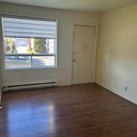 GRAND 4 1/2 ENSOLEILLÉ & LUMINEUX — 2 CHAMBRES — TROIS-RIVIÈRES — 1 100$/MOIS - Photo 4