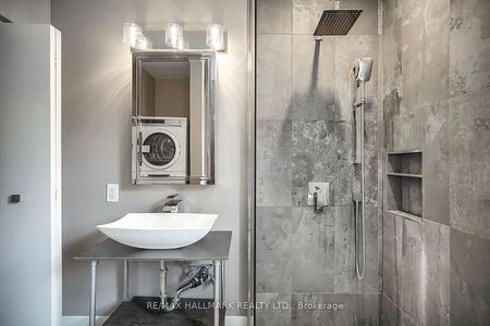 For Lease - 6 Thirty First Street Unit# UPPER, Toronto, Ontario - Photo 2