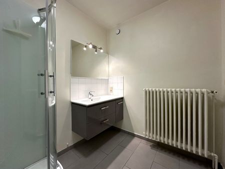 Lichtrijk appartement met drie slaapkamers - Photo 2