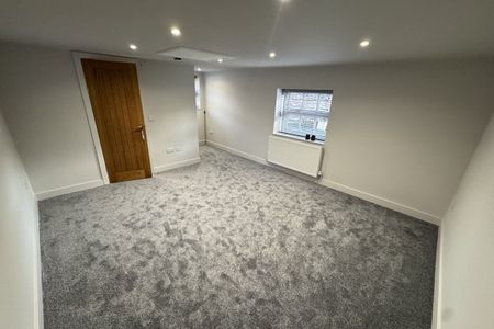 High Street - Photo 3