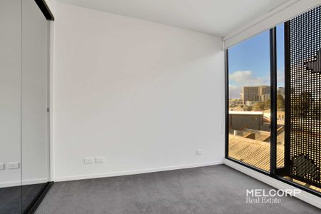 DYNAMIC CITY-EDGE LOCALE, TWO BEDROOM - UNFURNISHED - Photo 4