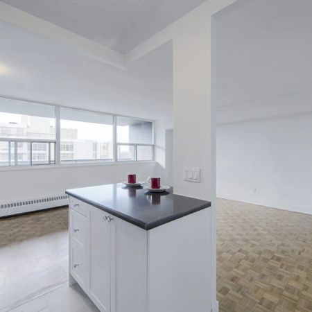 North Shore Towers - Photo 3