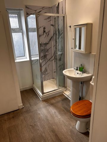 1 Bed Flat, Upper Richmond Road, SW15 - Photo 5