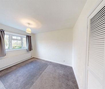 Regency Drive, West Byfleet - Photo 4