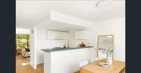 Terrace-Style Loft Apartment in Leafy 'Kensington Mews' - Photo 5