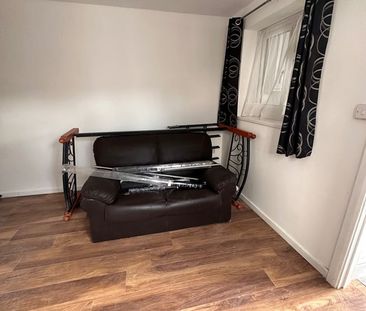 Studio Flat, Hounslow, TW3 - Photo 2