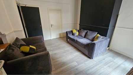 4 bedroom house of multiple occupation to rent - Photo 2