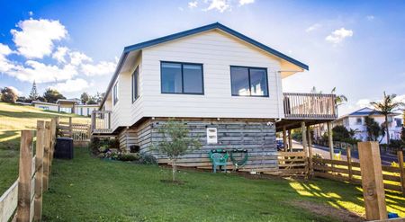 Modern 3 bedroom home - Photo 3