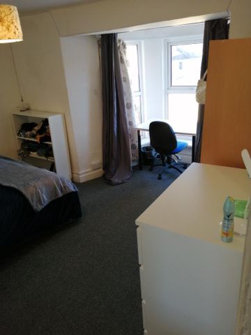 3 bedroom flat share to rent - Photo 2