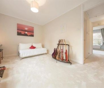 2 Bed Terraced House, Holm Oak Close, SW15 - Photo 2