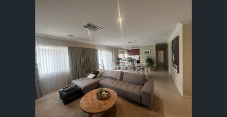 Three Bedroom Townhouse - Quite Location / OPEN THIS THURSDAY @ 12:30pm - Photo 4