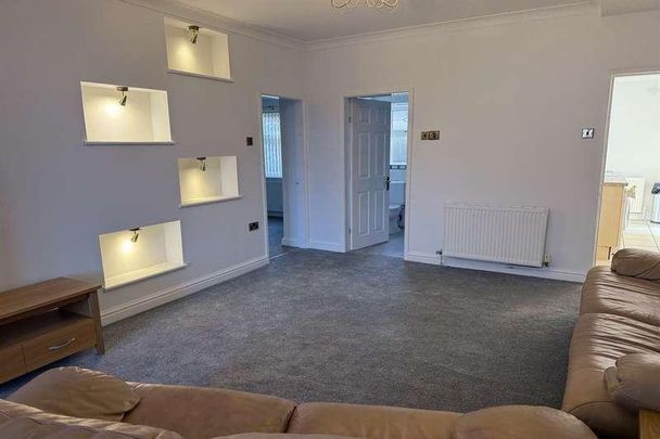 Culcheth, WA3 - Photo 1