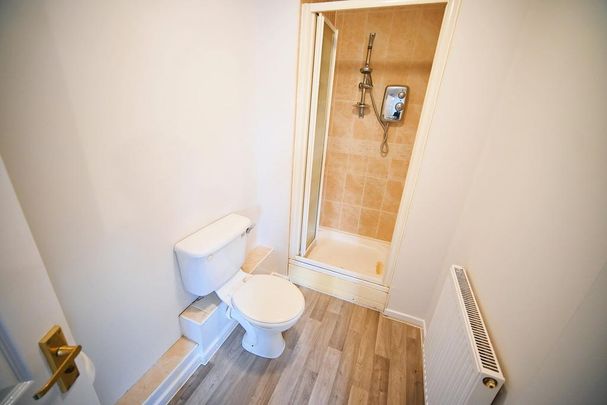 4 bedroom end of terrace house to rent - Photo 1