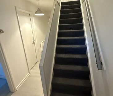 14 Longdon Close, Redditch. Large double room close to Alex Hospita... - Photo 5