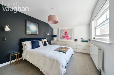 3 bedroom detached property to rent - Photo 3