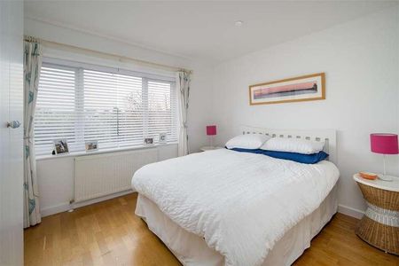 Totland Bay, Isle Of Wight, PO39 - Photo 4