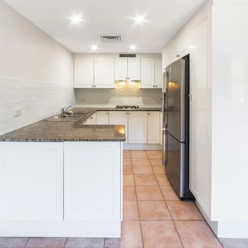 Contemporary Chic With Parkside Poise - Photo 1