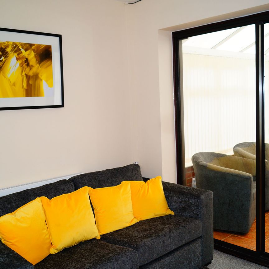 Bright & Modern Room | Quiet Neighborhood 🌿 Room 2 - Executive Double - Ground Floor - Photo 1