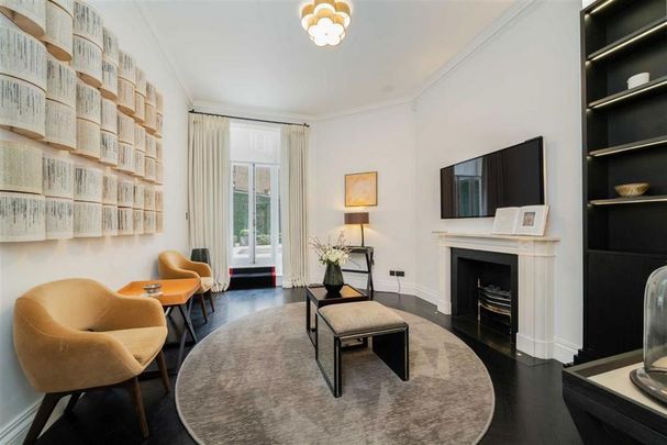 4 bedroom flat to rent - Photo 1