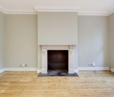 3 bedroom flat to rent - Photo 3