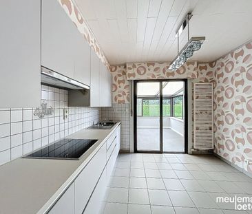 Halfopen en lichtrijke laagbouwwoning - Photo 1