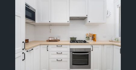 Top floor apartment in prime location - Photo 4