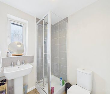 3 bedroom semi-detached house to rent - Photo 3