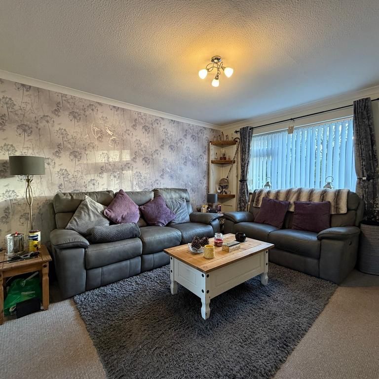3 bedroom semi-detached house to rent - Photo 1